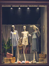 Schaufensterbeleuchtung in einem Bekleidungsgeschäft